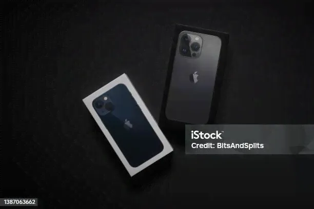 Iphone 13 Pro И Iphone 13 Минибоксы — стоковые фотографии и другие картинки iPhone 13 - iPhone 13, Iphone 13 Pro, Apple Computers